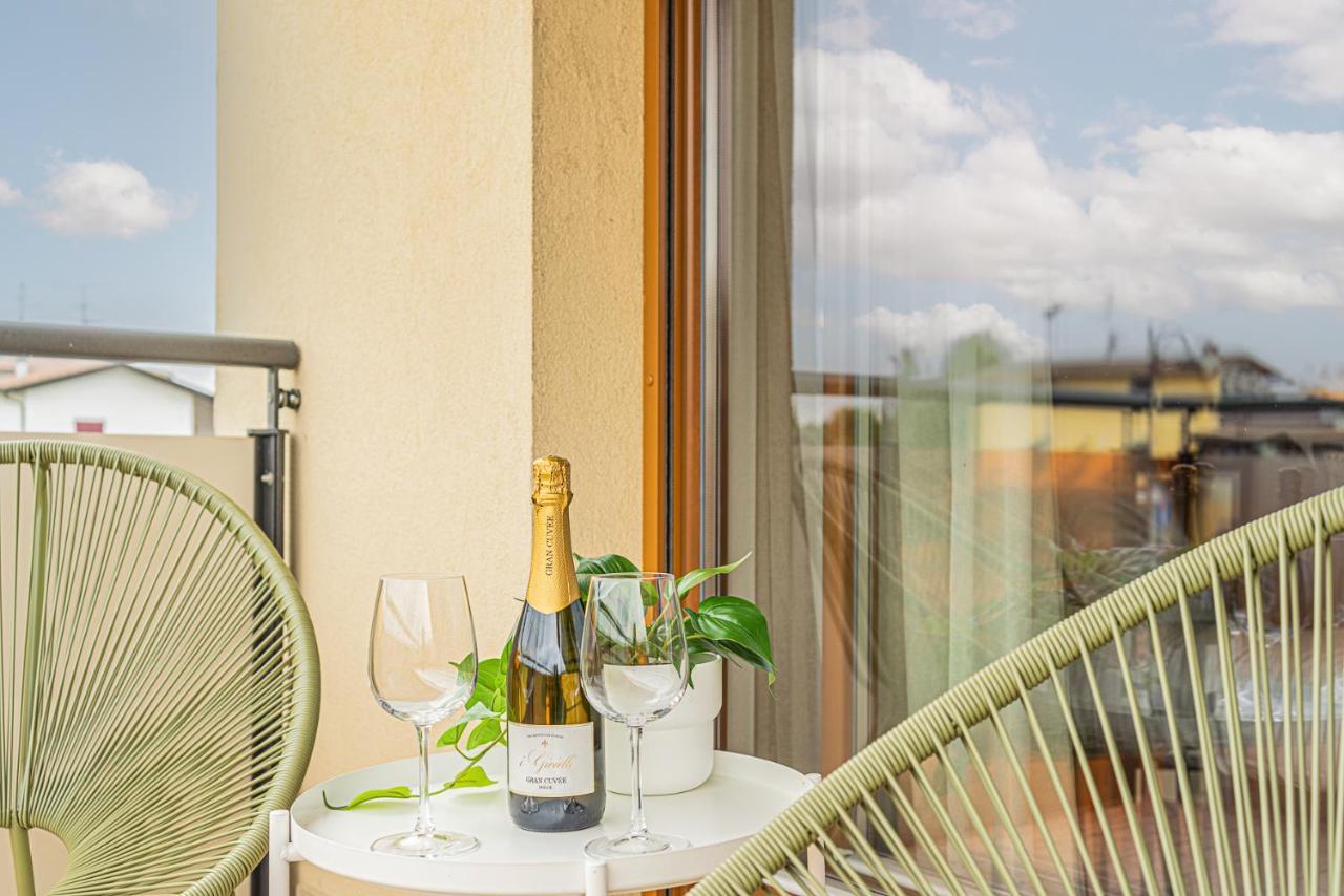 Hygge Family Apartment - One Step Away From The Lake!!! Sirmione Exterior photo